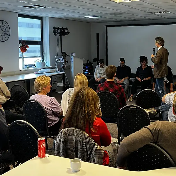 demonstratie na een hypnose opleiding